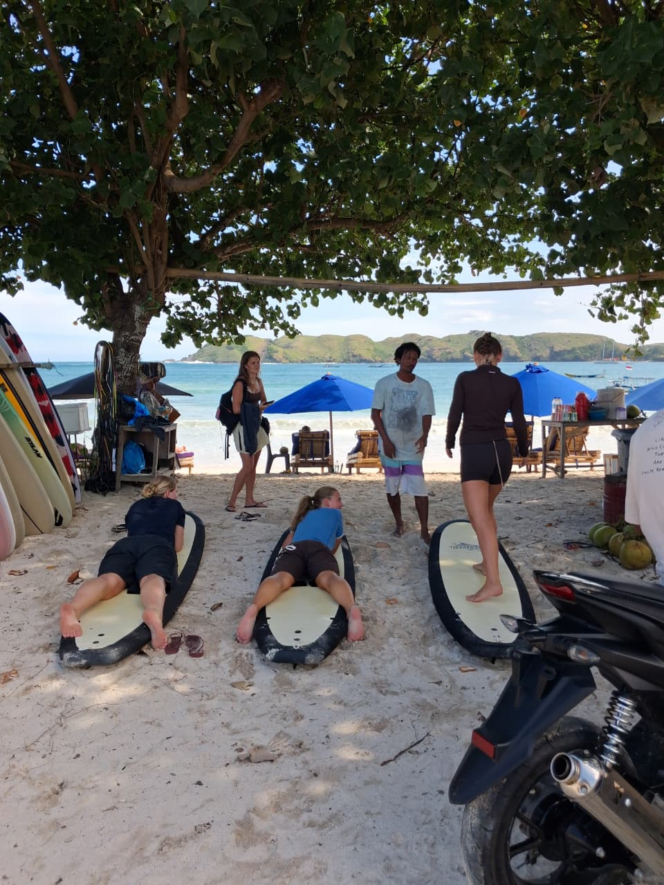 Agus Surfing Lesson